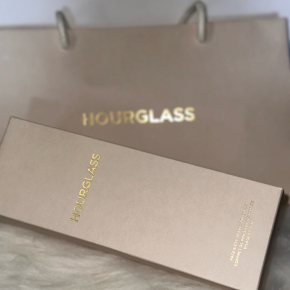 Hourglass Elegant Beige Gift Box - Picture 3 of 5